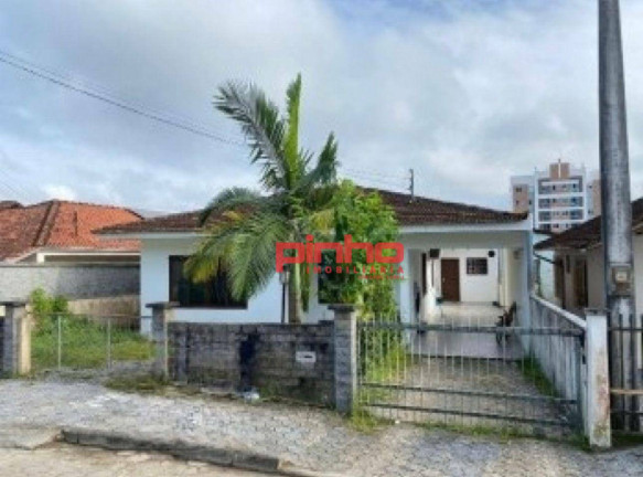 Casa com 4 Quartos à Venda, 212 m² em Floresta - Joinville