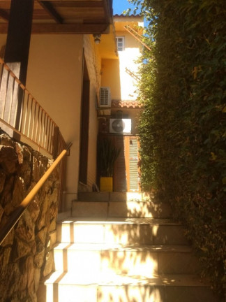 Imagem Imóvel com 4 Quartos à Venda, em Santa Tereza - Porto Alegre Imagem Imóvel com 4 Quartos à Venda, em Santa Tereza - Porto Alegre
