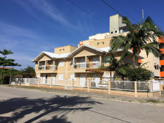Imagem Sobrado com 2 Quartos para Temporada, em Mariscal - Bombinhas Imagem Sobrado com 2 Quartos para Temporada, em Mariscal - Bombinhas