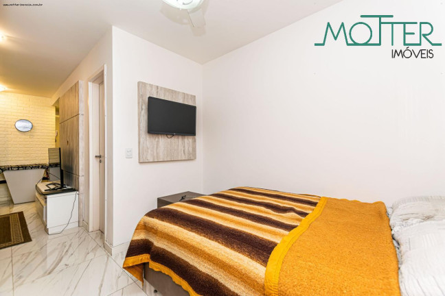 Imagem Apartamento com 1 Quarto à Venda, 27 m² em Centro - Curitiba