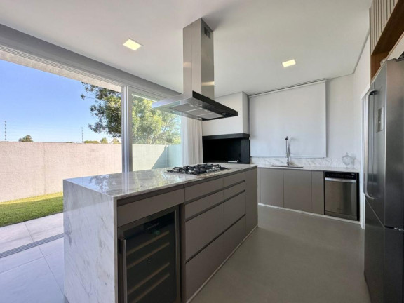 Imagem Casa com 4 Quartos à Venda, em -- - Capao Da Canoa Imagem Casa com 4 Quartos à Venda, em -- - Capao Da Canoa