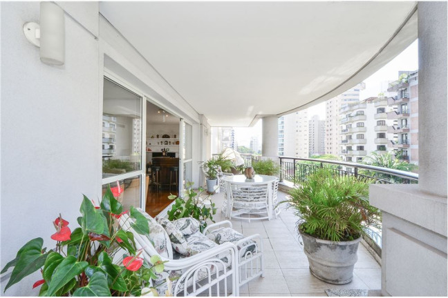 Imagem Imóvel com 3 Quartos à Venda,  em Moema - São Paulo