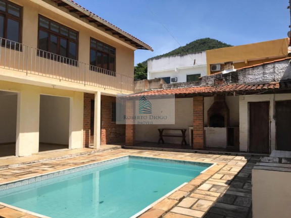 Casa com 8 Quartos à Venda, 403 m² em Piratininga - Niterói