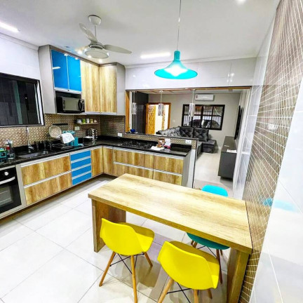 Imagem Casa com 3 Quartos à Venda,  em Vila Guilhermina - Praia Grande