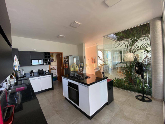 Imagem Sobrado com 3 Quartos à Venda, 252 m² em Cigarras - São Sebastião