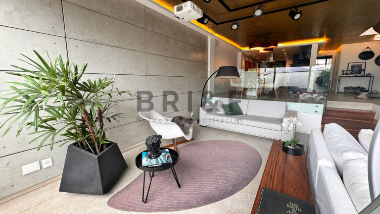 Casa com 3 Quartos à Venda, 192 m² em Jardim Aeroporto - São Paulo
