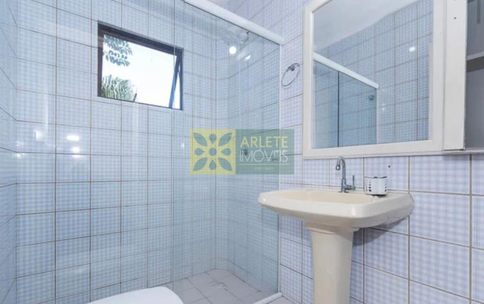 Imagem Casa com 6 Quartos para Alugar ou Temporada, 305 m² em Bombas - Bombinhas Imagem Casa com 6 Quartos para Alugar ou Temporada, 305 m² em Bombas - Bombinhas