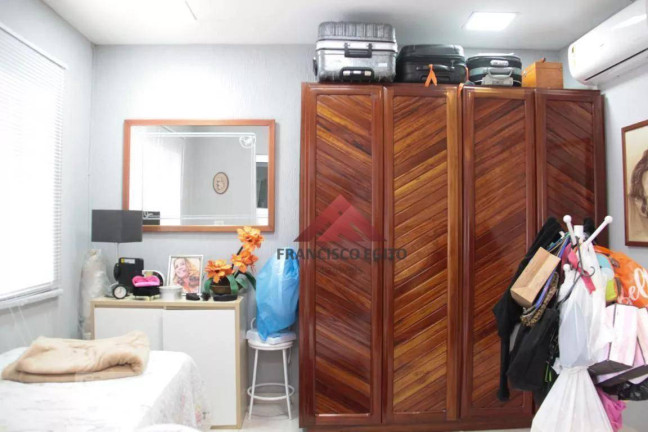 Imagem Casa com 4 Quartos à Venda, 250 m² em São Francisco - Niterói Imagem Casa com 4 Quartos à Venda, 250 m² em São Francisco - Niterói