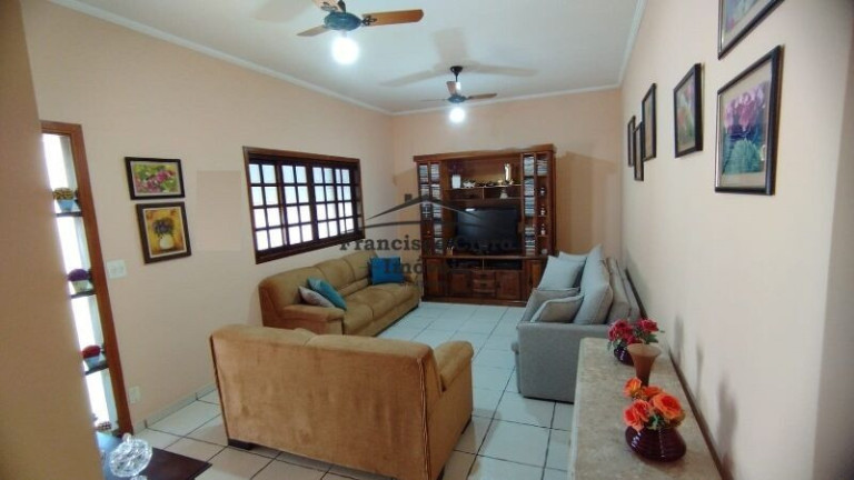 Imagem Casa com 3 Quartos à Venda, 283 m² em Jardim Bela Vista - Guaratinguetá Imagem Casa com 3 Quartos à Venda, 283 m² em Jardim Bela Vista - Guaratinguetá