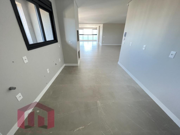 Imagem Imóvel com 4 Quartos à Venda, 221 m²