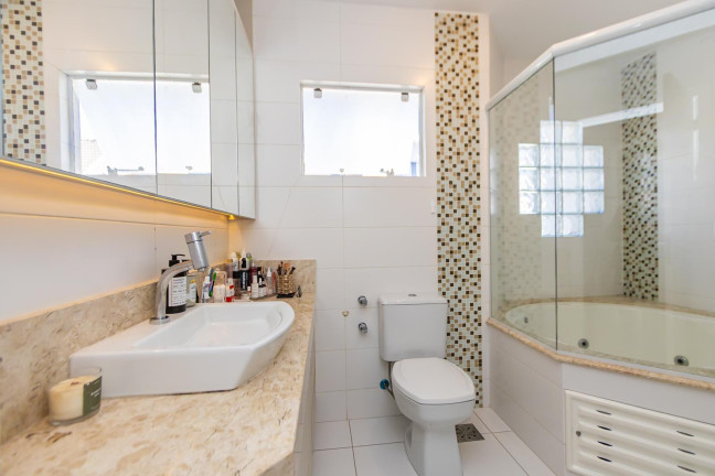 Imagem Sobrado com 3 Quartos para Alugar, 150 m² em Guabirotuba - Curitiba