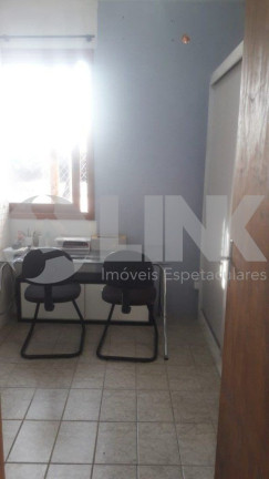 Imagem Imóvel com 4 Quartos à Venda, 212 m² em Jardim Itu - Porto Alegre Imagem Imóvel com 4 Quartos à Venda, 212 m² em Jardim Itu - Porto Alegre