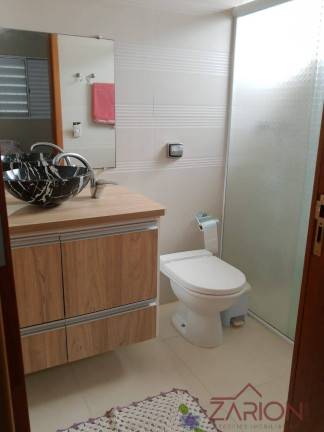 Imagem Casa com 4 Quartos à Venda, 230 m² em Piracangaguá - Taubaté Imagem Casa com 4 Quartos à Venda, 230 m² em Piracangaguá - Taubaté