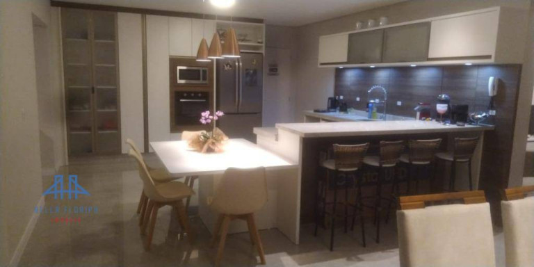 Imagem Casa com 3 Quartos à Venda, 360 m² em São João Do Rio Vermelho - Florianópolis Imagem Casa com 3 Quartos à Venda, 360 m² em São João Do Rio Vermelho - Florianópolis