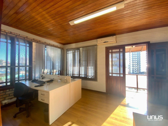 Imagem Casa com 5 Quartos à Venda, 320 m² em Barreiros - São José