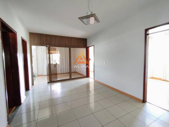 Imagem Casa com 4 Quartos à Venda, 300 m² Imagem Casa com 4 Quartos à Venda, 300 m²