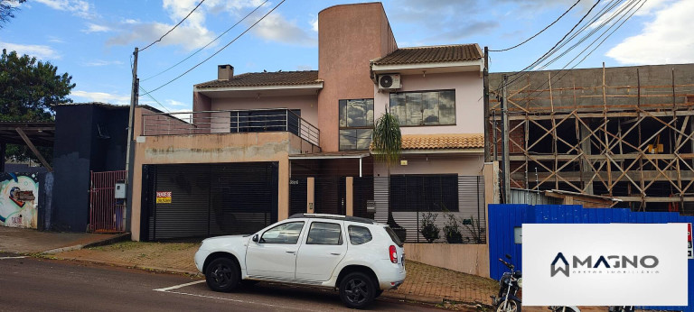 Casa com 4 Quartos à Venda, 257 m² em Centro - Cascavel