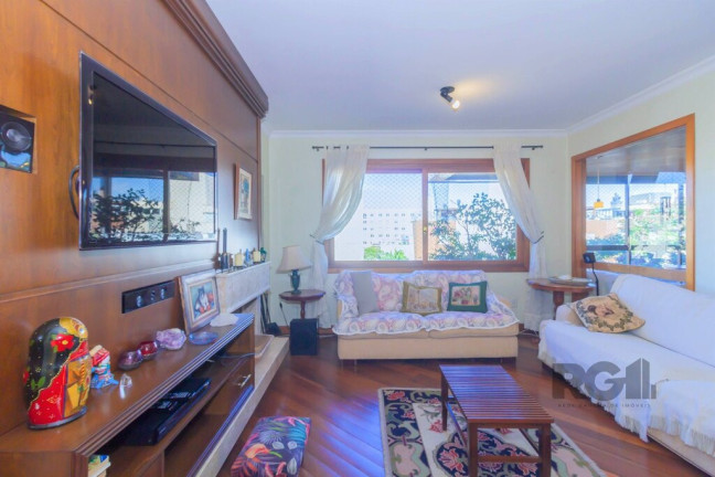 Imagem Imóvel com 3 Quartos à Venda, em Auxiliadora - Porto Alegre Imagem Imóvel com 3 Quartos à Venda, em Auxiliadora - Porto Alegre