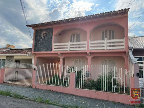 Imagem Casa com 4 Quartos à Venda, 280 m² em Balneário - Florianópolis Imagem Casa com 4 Quartos à Venda, 280 m² em Balneário - Florianópolis