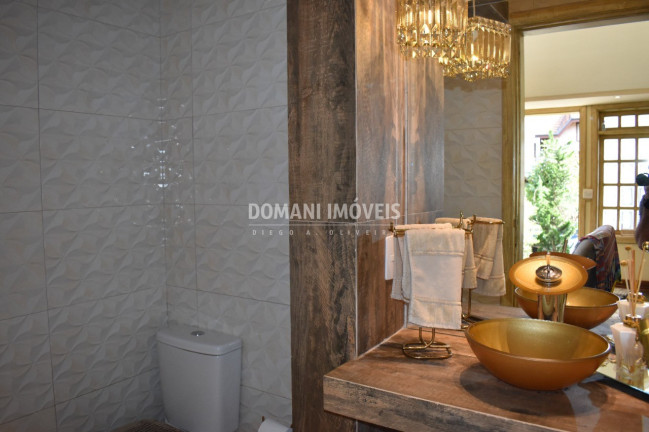 Imagem Casa com 4 Quartos à Venda, 226 m² em Região Do Alto Do Capivari - Campos Do Jordão Imagem Casa com 4 Quartos à Venda, 226 m² em Região Do Alto Do Capivari - Campos Do Jordão