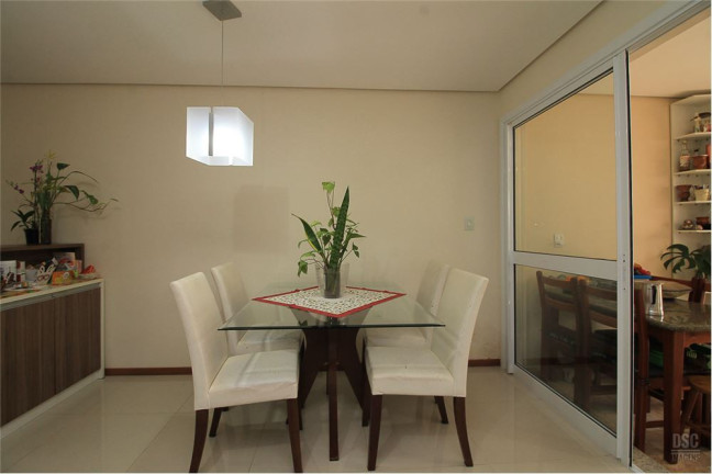 Imagem Casa com 3 Quartos à Venda, em Guarujá - Porto Alegre Imagem Casa com 3 Quartos à Venda, em Guarujá - Porto Alegre