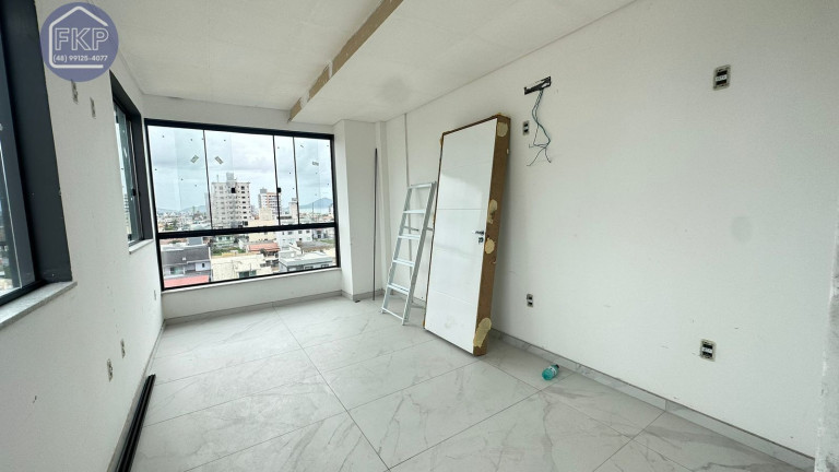 Imagem Cobertura com 3 Quartos à Venda, 170 m² em Centro - Navegantes