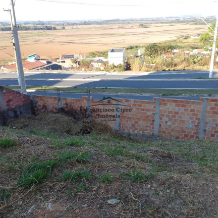 Imagem Casa com 1 Quarto à Venda, 80 m² em Village Santana - Guaratinguetá Imagem Casa com 1 Quarto à Venda, 80 m² em Village Santana - Guaratinguetá