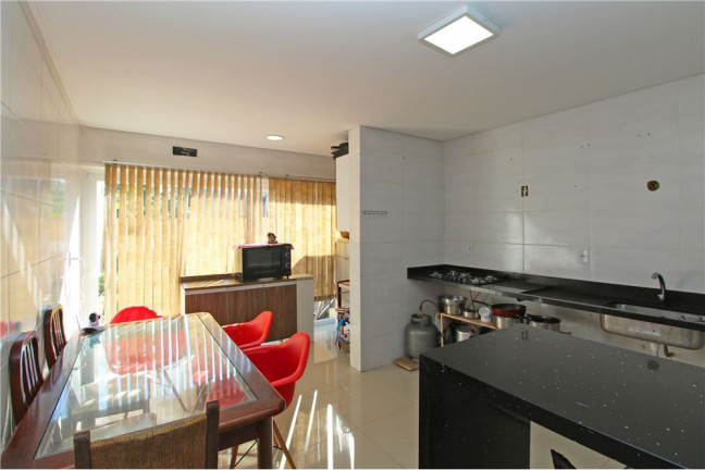 Imagem Casa com 3 Quartos à Venda, em Guarujá - Porto Alegre Imagem Casa com 3 Quartos à Venda, em Guarujá - Porto Alegre