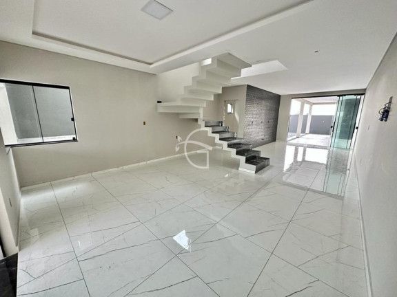 Casa com 3 Quartos à Venda, 191 m² em Iririú - Joinville