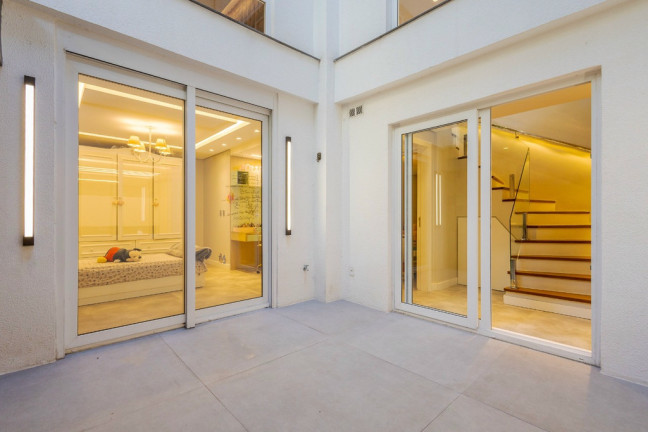 Imagem Apartamento com 2 Quartos à Venda, 238 m² em Rio Branco - Porto Alegre Imagem Apartamento com 2 Quartos à Venda, 238 m² em Rio Branco - Porto Alegre