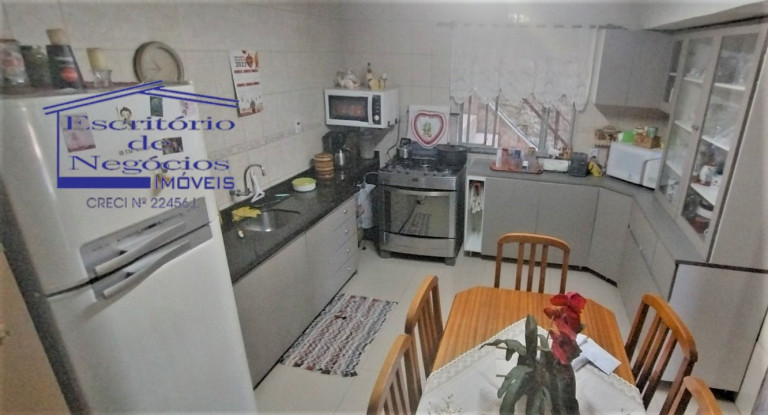 Imagem Casa com 3 Quartos à Venda, 350 m² em Ipanema - Porto Alegre Imagem Casa com 3 Quartos à Venda, 350 m² em Ipanema - Porto Alegre