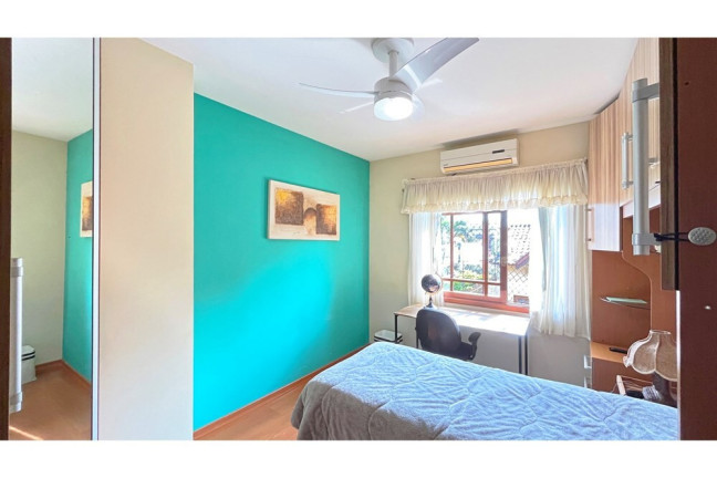 Imagem Casa com 5 Quartos à Venda, 248 m² em Ipanema - Porto Alegre Imagem Casa com 5 Quartos à Venda, 248 m² em Ipanema - Porto Alegre