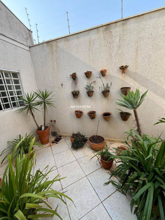 Imagem Casa com 3 Quartos à Venda, 180 m² Imagem Casa com 3 Quartos à Venda, 180 m²