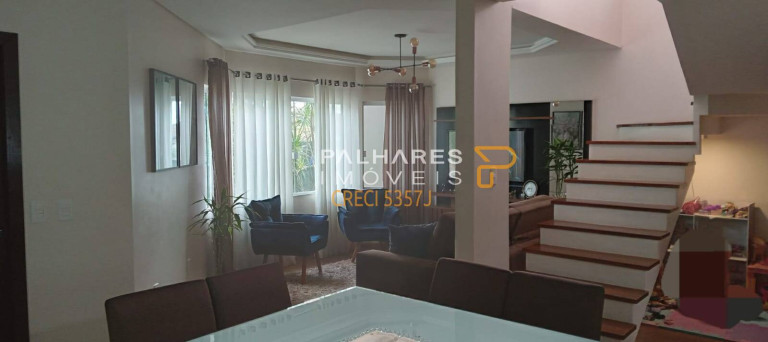 Imagem Casa com 3 Quartos à Venda, 215 m² em Vila Nova - Joinville