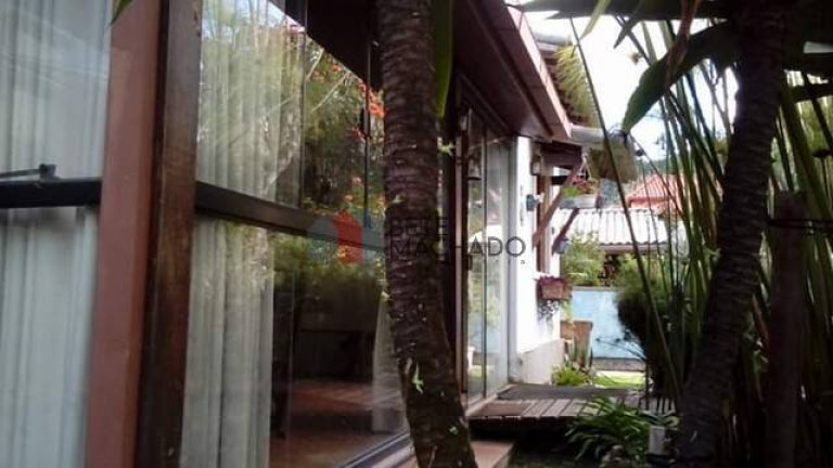 Imagem Casa com 4 Quartos à Venda, 697 m² em Vargem Grande - Teresópolis
