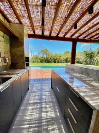 Imagem Casa com 4 Quartos à Venda, 400 m² em Praia Do Forte - Mata De São João