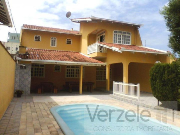 Imagem Casa com 4 Quartos para Temporada, 250 m² em Nações - Balneário Camboriú Imagem Casa com 4 Quartos para Temporada, 250 m² em Nações - Balneário Camboriú