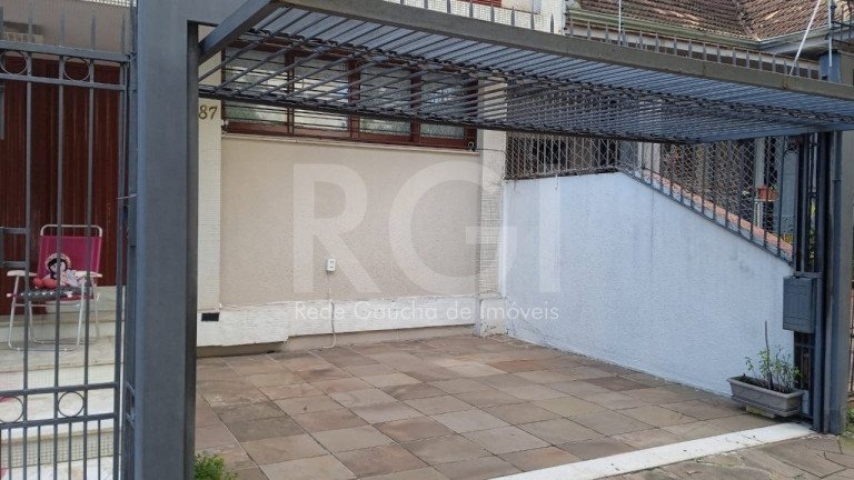 Imagem Casa com 3 Quartos à Venda, 220 m² em Petrópolis - Porto Alegre Imagem Casa com 3 Quartos à Venda, 220 m² em Petrópolis - Porto Alegre