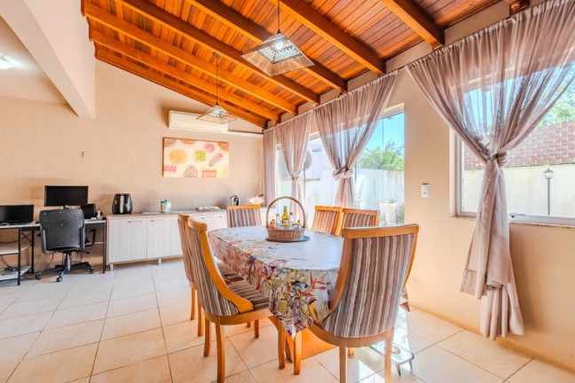 Imagem Casa de Condomínio com 4 Quartos à Venda, 202 m² em Ipanema - Porto Alegre Imagem Casa de Condomínio com 4 Quartos à Venda, 202 m² em Ipanema - Porto Alegre