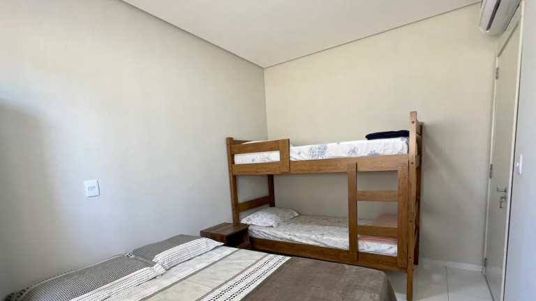 Imagem Apartamento com 2 Quartos para Alugar,  em Canasvieiras - Florianópolis