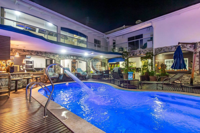 Imagem Casa com 5 Quartos à Venda, em Municípios - Balneário Camboriú Imagem Casa com 5 Quartos à Venda, em Municípios - Balneário Camboriú