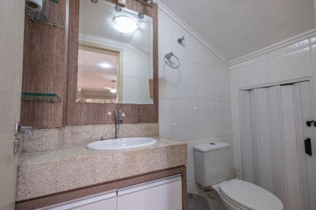Imagem Sobrado com 3 Quartos para Alugar, 160 m² em Cachoeira Do Bom Jesus - Florianópolis