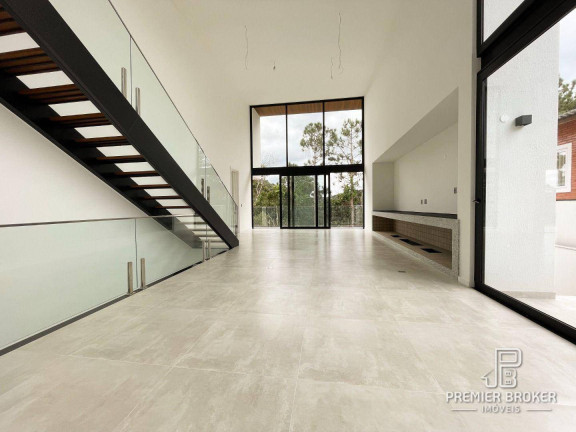 Imagem Casa com 4 Quartos à Venda, 330 m² em Várzea - Teresópolis Imagem Casa com 4 Quartos à Venda, 330 m² em Várzea - Teresópolis