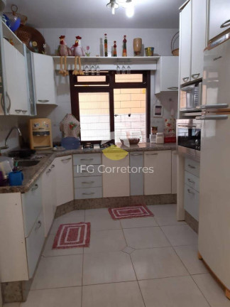 Imagem Casa com 6 Quartos à Venda, 180 m² em Centro - Balneário Piçarras Imagem Casa com 6 Quartos à Venda, 180 m² em Centro - Balneário Piçarras