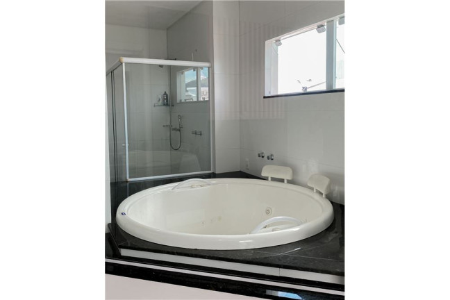 Imagem Casa com 4 Quartos à Venda, 284 m² em Centro - Balneário Camboriú Imagem Casa com 4 Quartos à Venda, 284 m² em Centro - Balneário Camboriú
