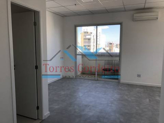 Sala Comercial à Venda, 32 m² em Pinheiros - São Paulo