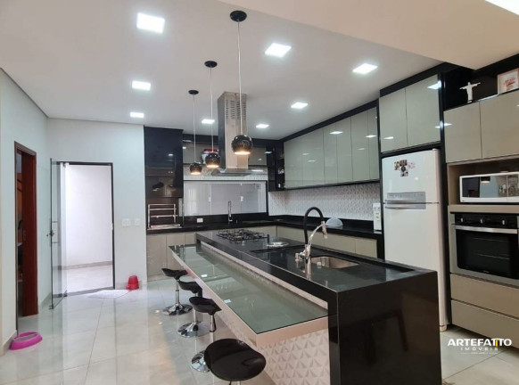 Imagem Sobrado com 3 Quartos à Venda, 205 m² Imagem Sobrado com 3 Quartos à Venda, 205 m²