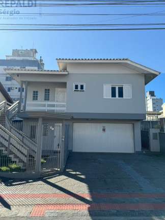 Imagem Casa com 3 Quartos à Venda, em Centro - Criciúma Imagem Casa com 3 Quartos à Venda, em Centro - Criciúma
