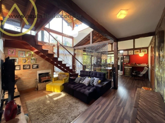 Imagem Casa com 3 Quartos à Venda, 241 m² em Parque Petrópolis - Mairiporã Imagem Casa com 3 Quartos à Venda, 241 m² em Parque Petrópolis - Mairiporã