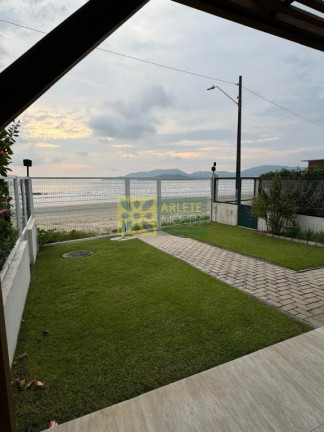 Imagem Casa com 3 Quartos à Venda, 140 m² em Balneário Perequê - Porto Belo Imagem Casa com 3 Quartos à Venda, 140 m² em Balneário Perequê - Porto Belo